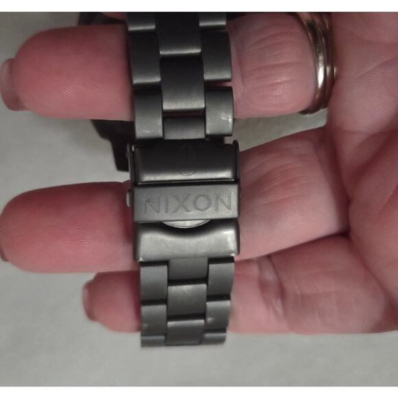 Nixon Livewire Watch 17L Quartz WORKING The Charger 100 Meter Black Charcoal